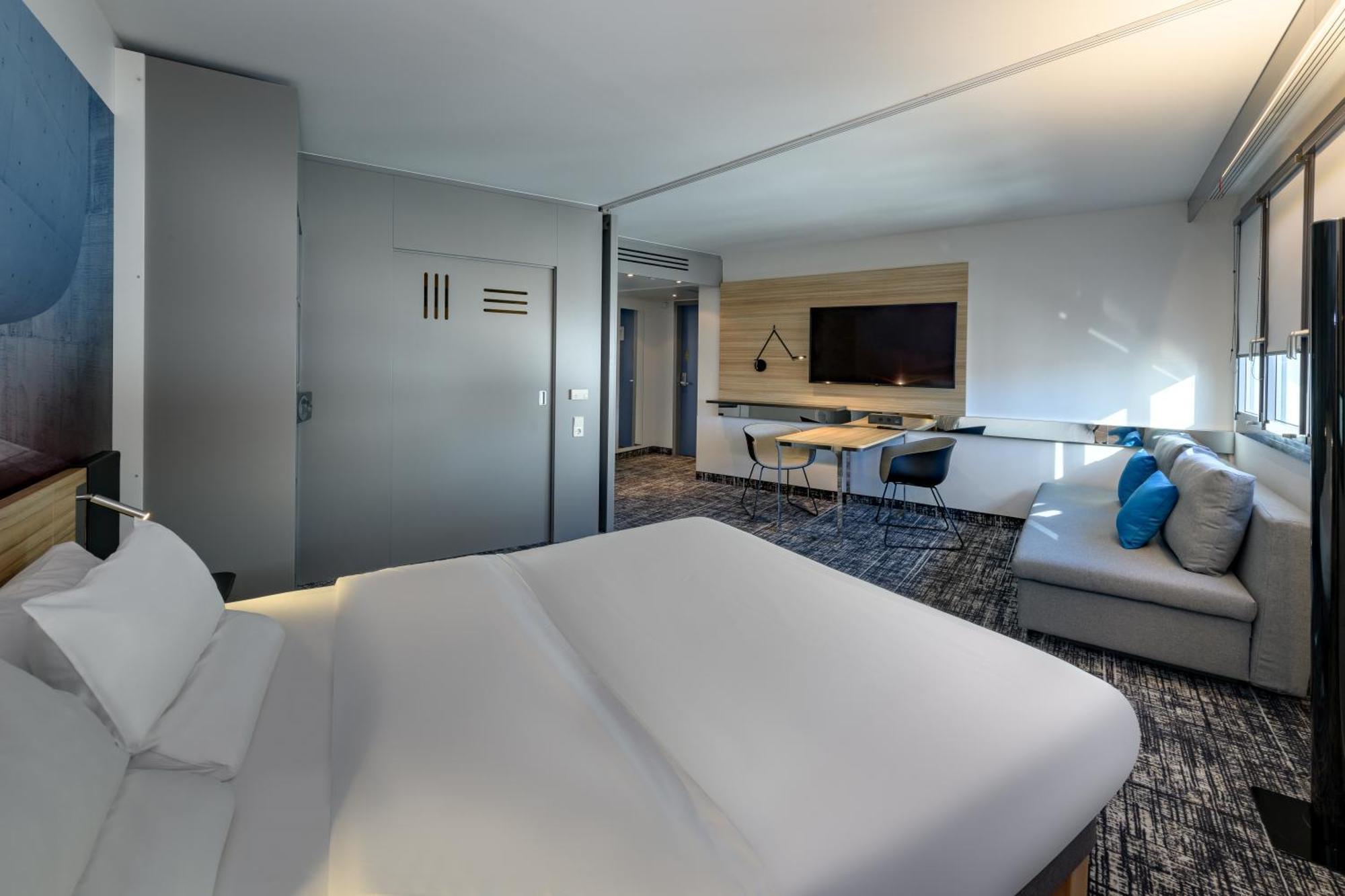 Standard Suite with Double Bed and Sofa Bed,1526605618:JPEG