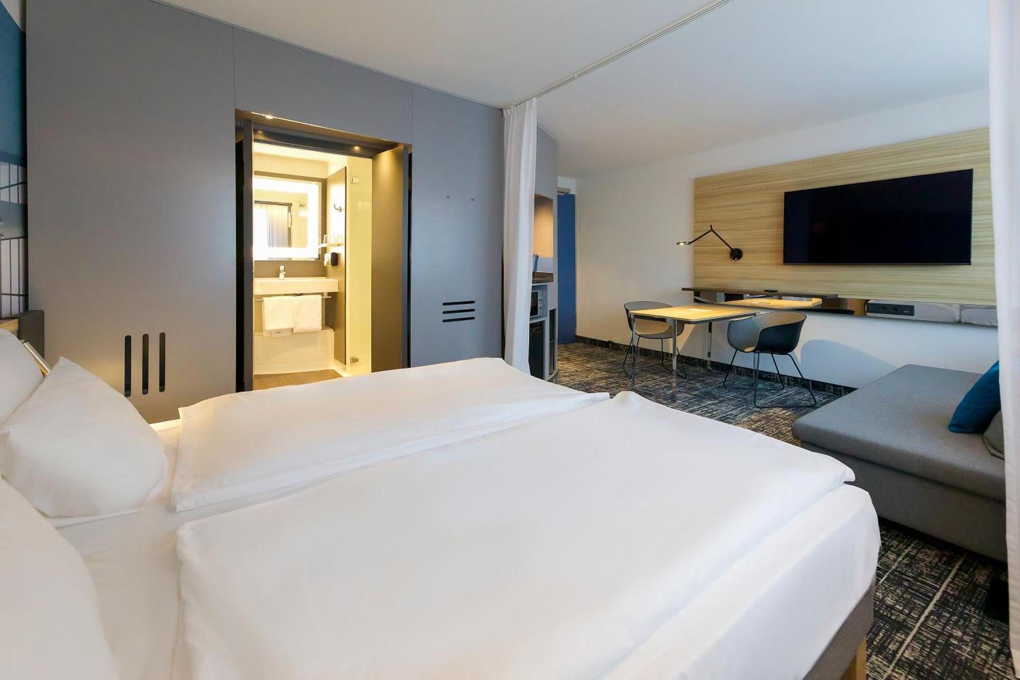 Standard Suite with Twin Beds and Sofa Bed,1539887203:JPEG