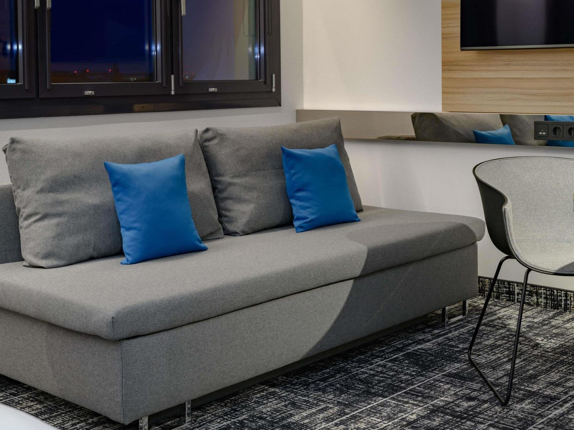 Standard Suite Twin Beds Sofa Bed